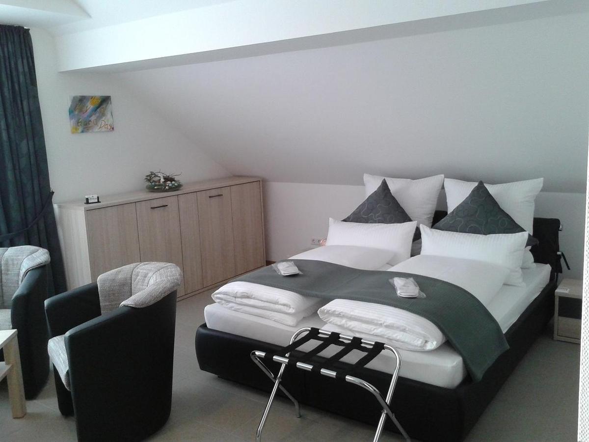 Dzt-Schwarzwaldhotel Garni Unterkirnach Стая снимка